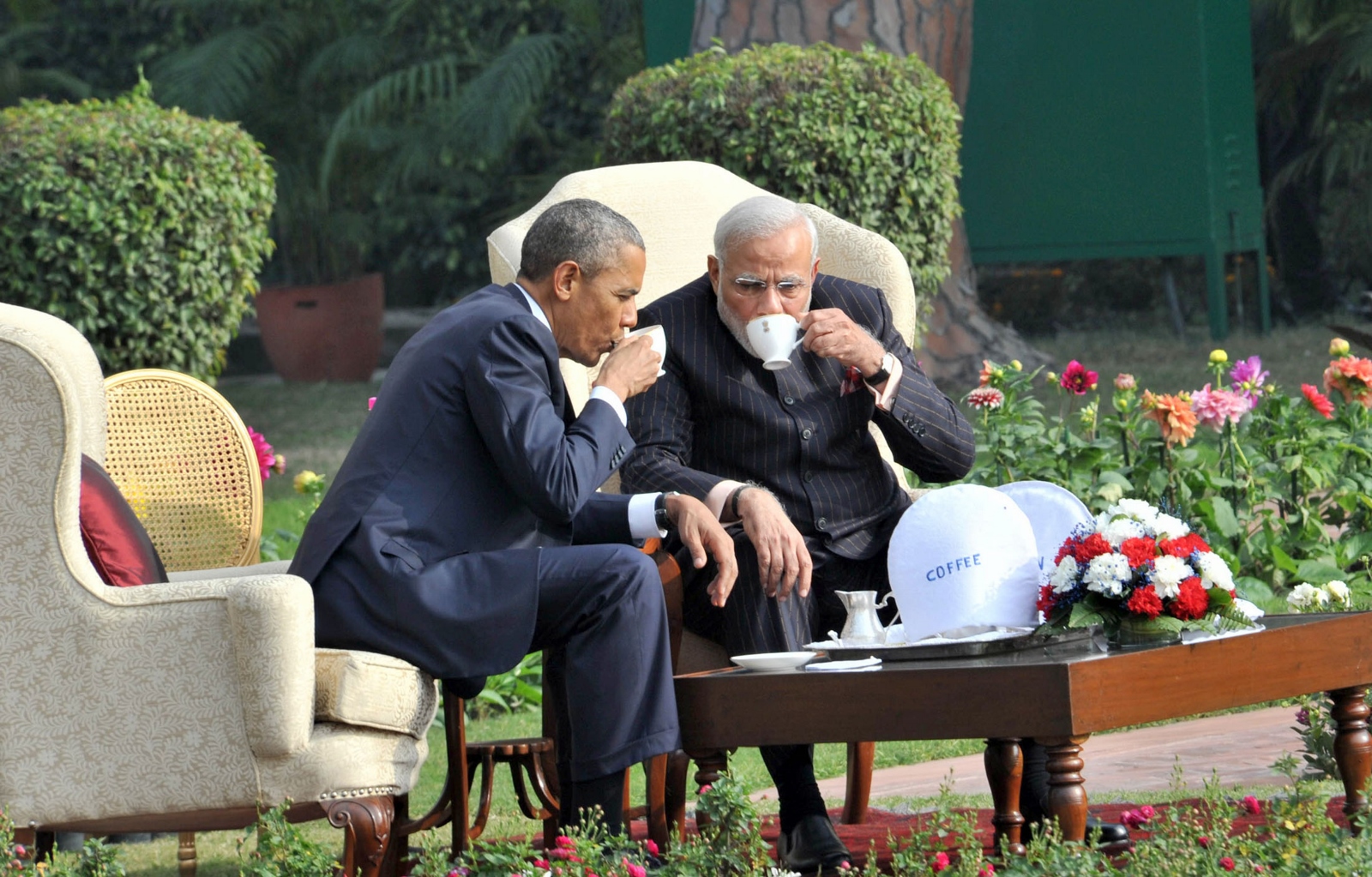 Obama in India Had tea with PM Modi